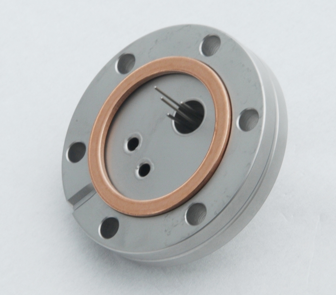 CF40flange with electrical feed through